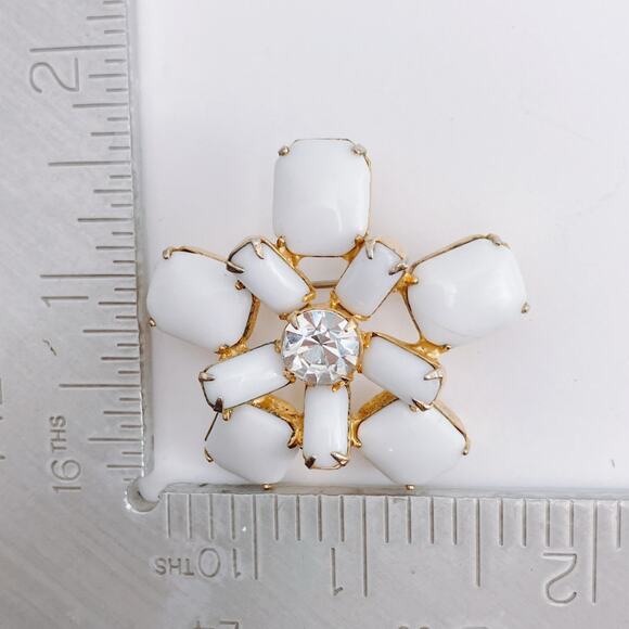 Vintage Mid Century Brooch Milk Glass Gold Tone Floral Pin 1950s - Picture 9 of 9